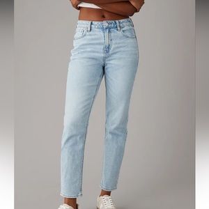 American eagle jeans size 2 worn a few times…in great shape, stretchy!